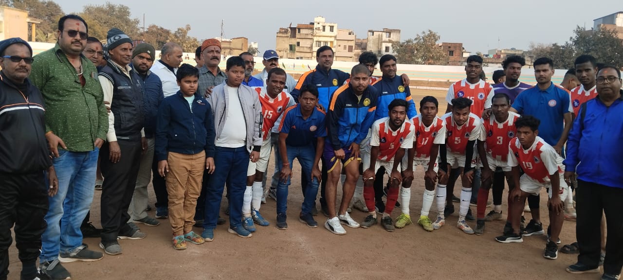 Deoghar: बालो दा मेमोरियल फुटबॉल प्रतियोगिता, आसनसोल रेलवे की बांकुड़ा पर जोरदार जीत, सेमीफाइनल में बनाई जगह
