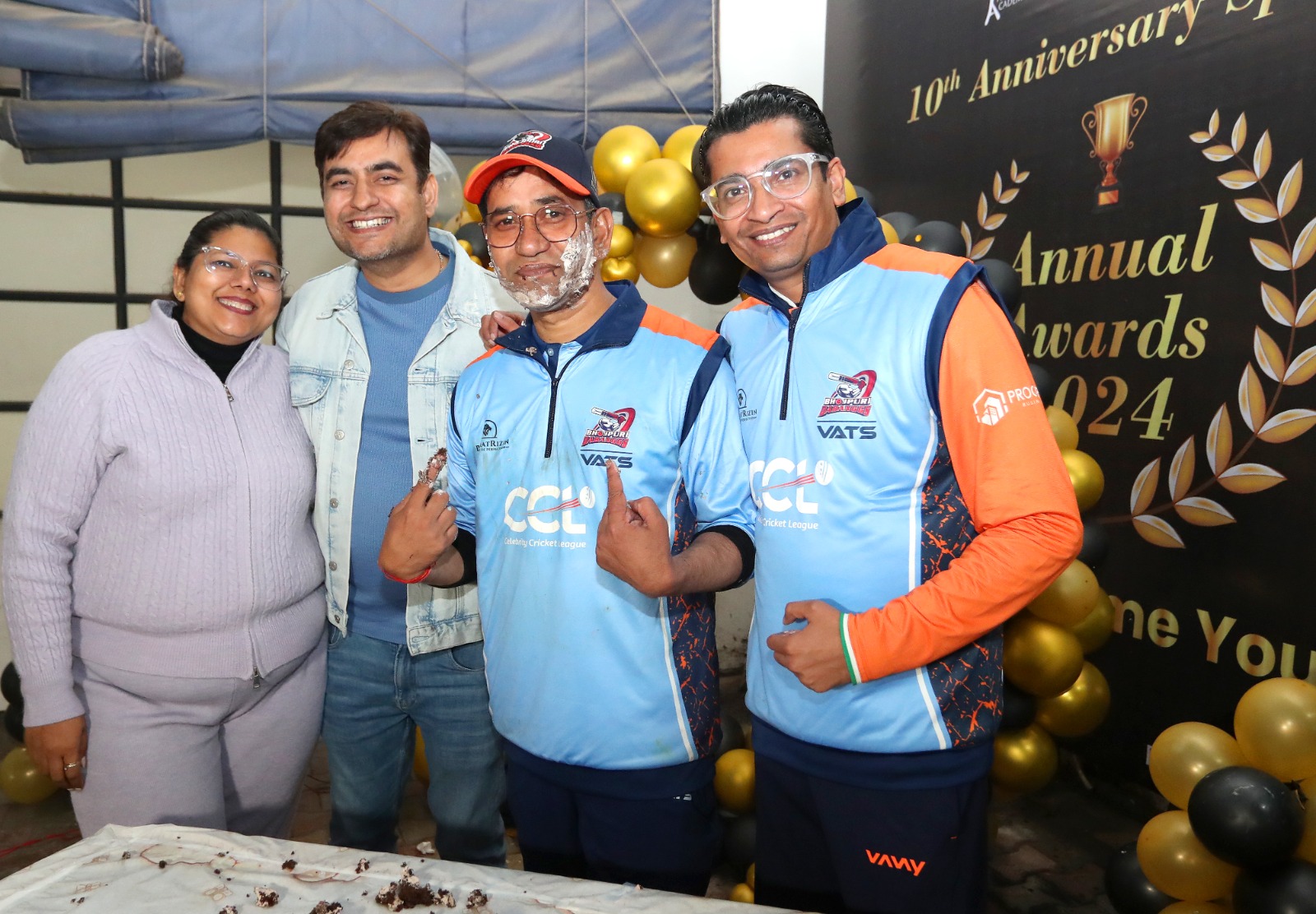 Patna: भोजपुरी दबंग के उप कप्तान निरहुआ के जन्मदिन पर सितारों का जमावड़ा