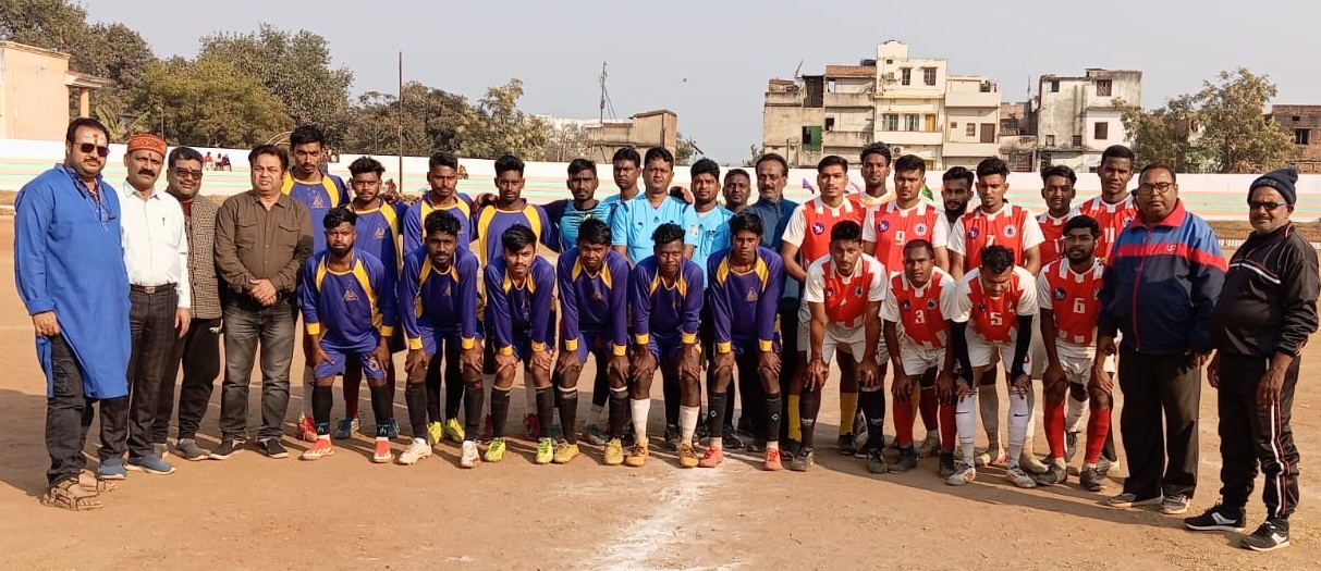 Deoghar: बालो दा मेमोरियल फुटबॉल प्रतियोगिता, आसनसोल रेलवे की टीम 5-4 से विजयी