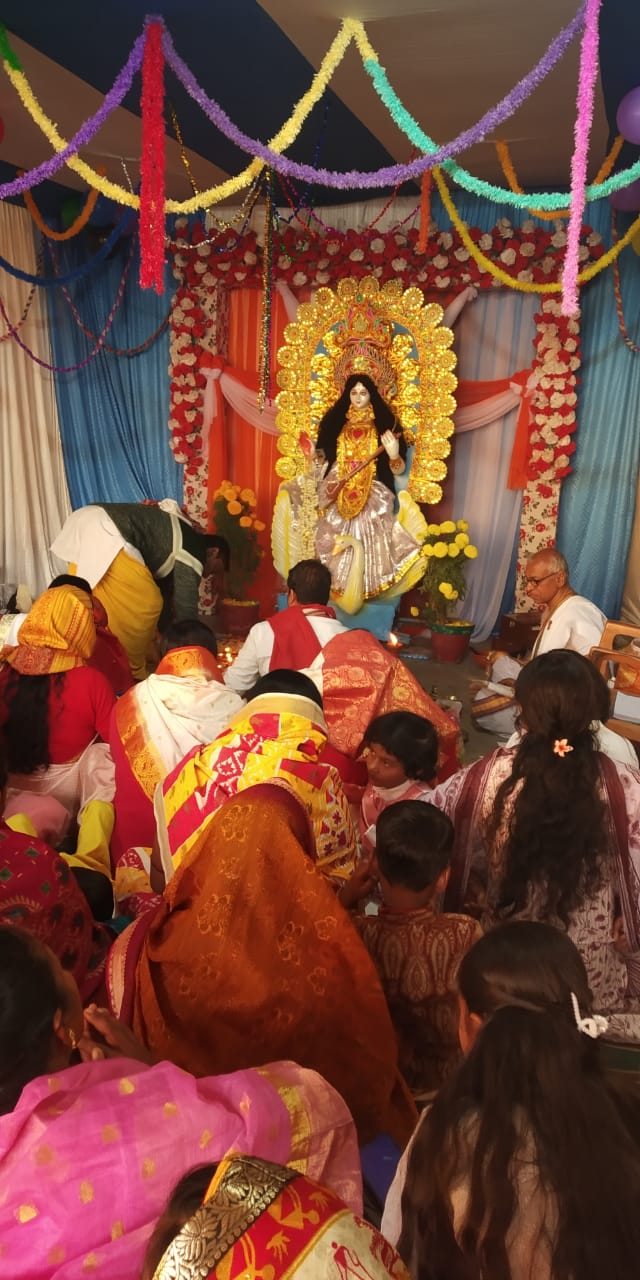 Saraikela: विद्या की देवी के आशीर्वाद से आलोकित हुआ सरस्वती शिशु मंदिर विद्यालय परिसर