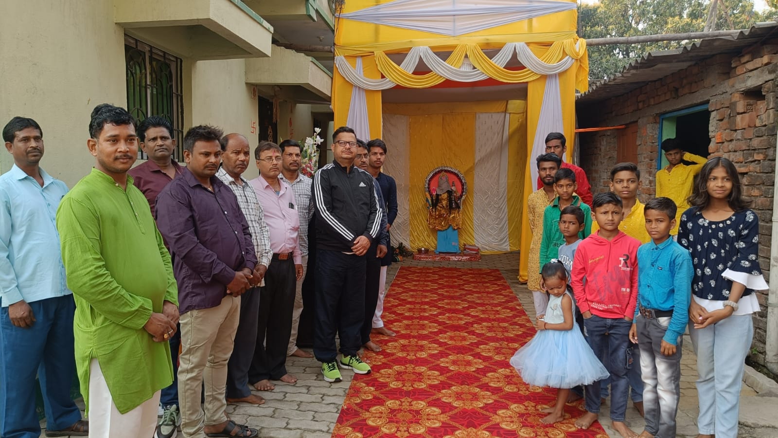 Mango: पूर्व भाजपा नेता विकास सिंह ने मानगो बॉयज क्लब द्वारा आयोजित सरस्वती पूजा के पंडाल का किया उद्घाटन