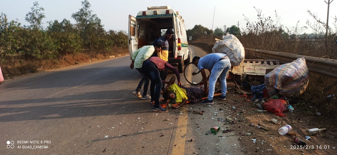 Bahragora: बाइक और रिक्शा की टक्कर से दो घायल