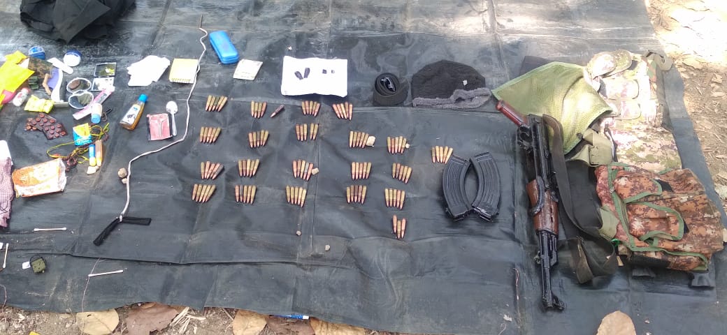 Bokaro: नक्सलियों के खिलाफ छापेमारी, पुलिस ने बड़ी मात्रा में हथियार और विस्फोटक किया बरामद