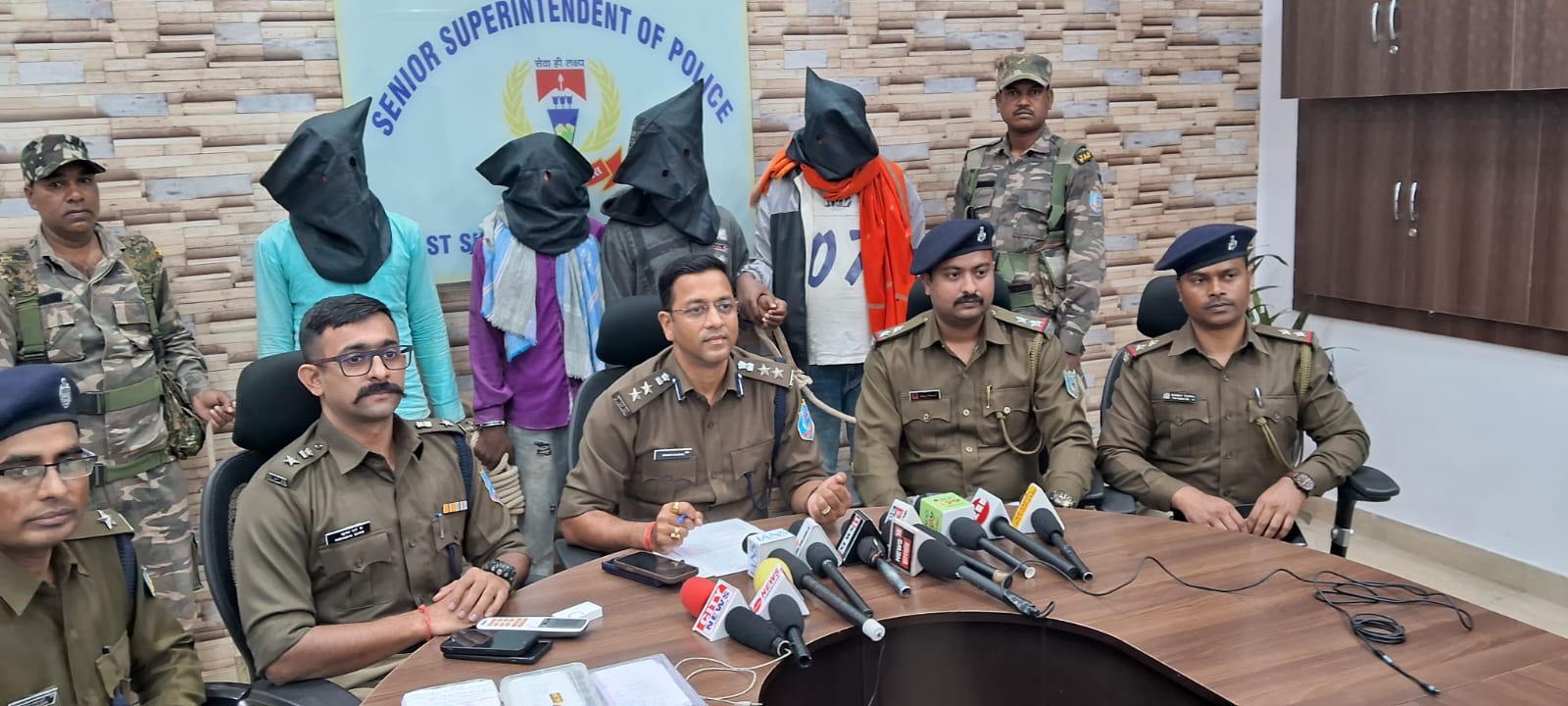 Jamshedpur : रंगदारी मांगने व फायरिंग करने के चार आरोपी पिस्टल के साथ गिरफ्तार