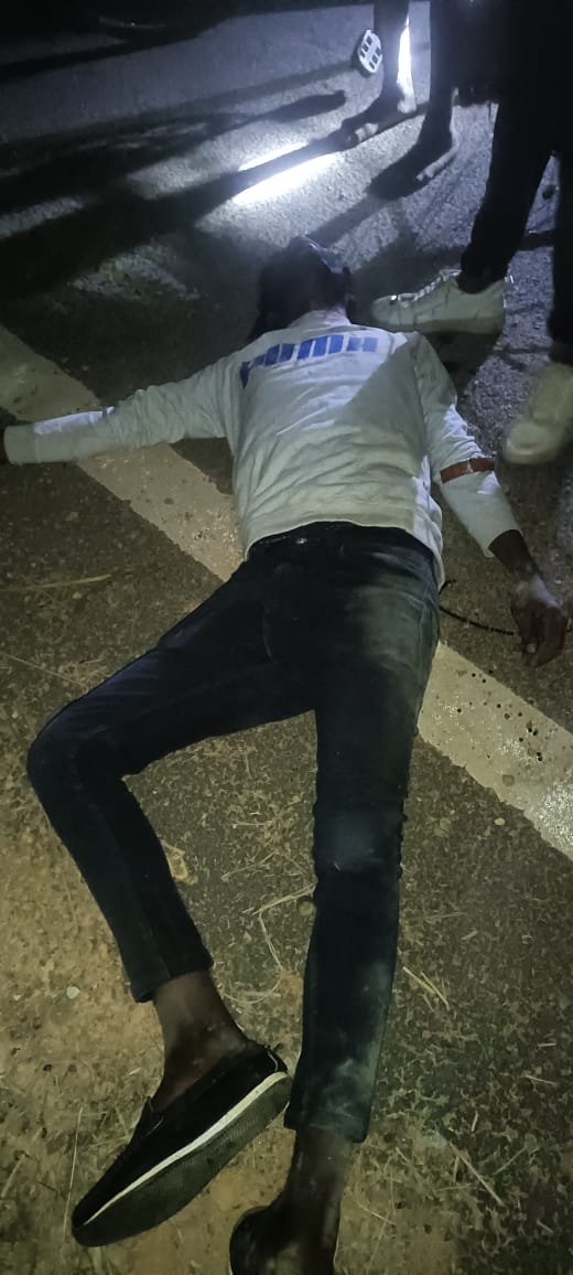 Bahragora : सड़क दुर्घटना में एक युवक की मौत, दूसरा घायल