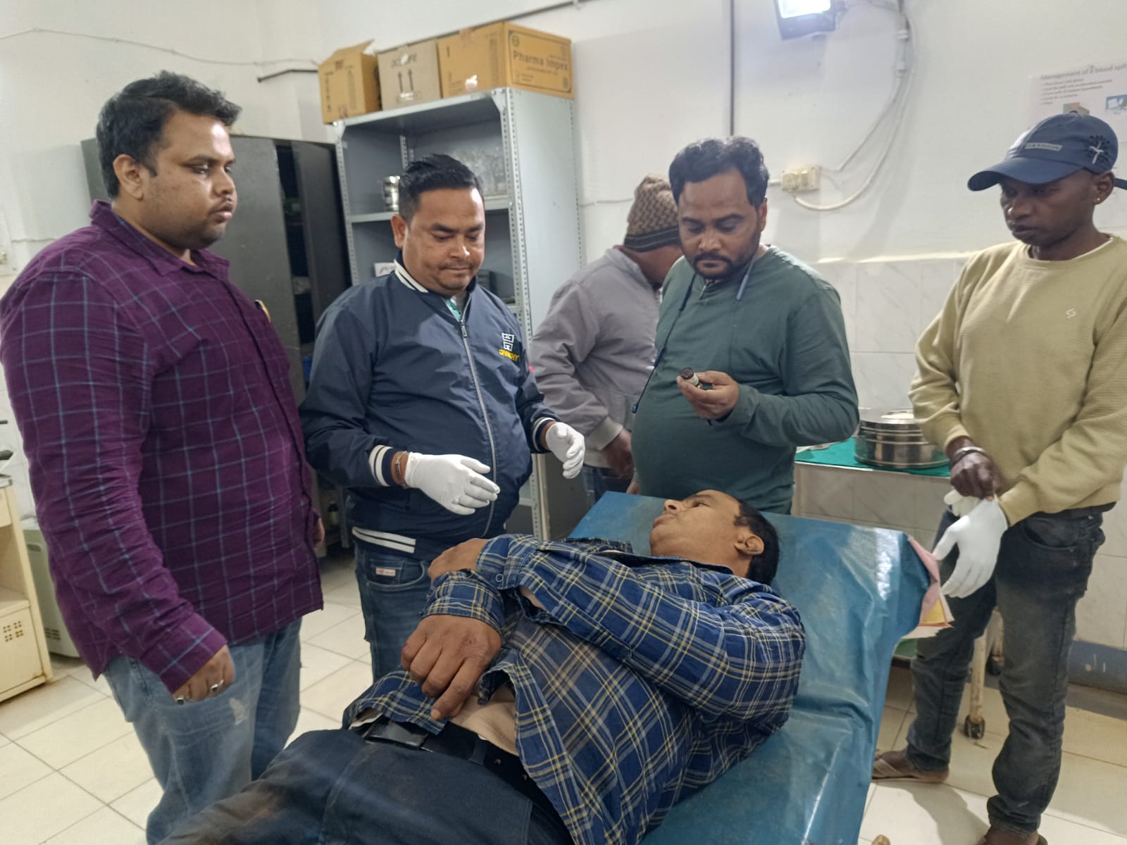 Baharagora : तेज रफ्तार ट्रक ने मोटरसाइकिल सवार दंपति को रौंदा, पत्नी की मौत, पति गंभीर