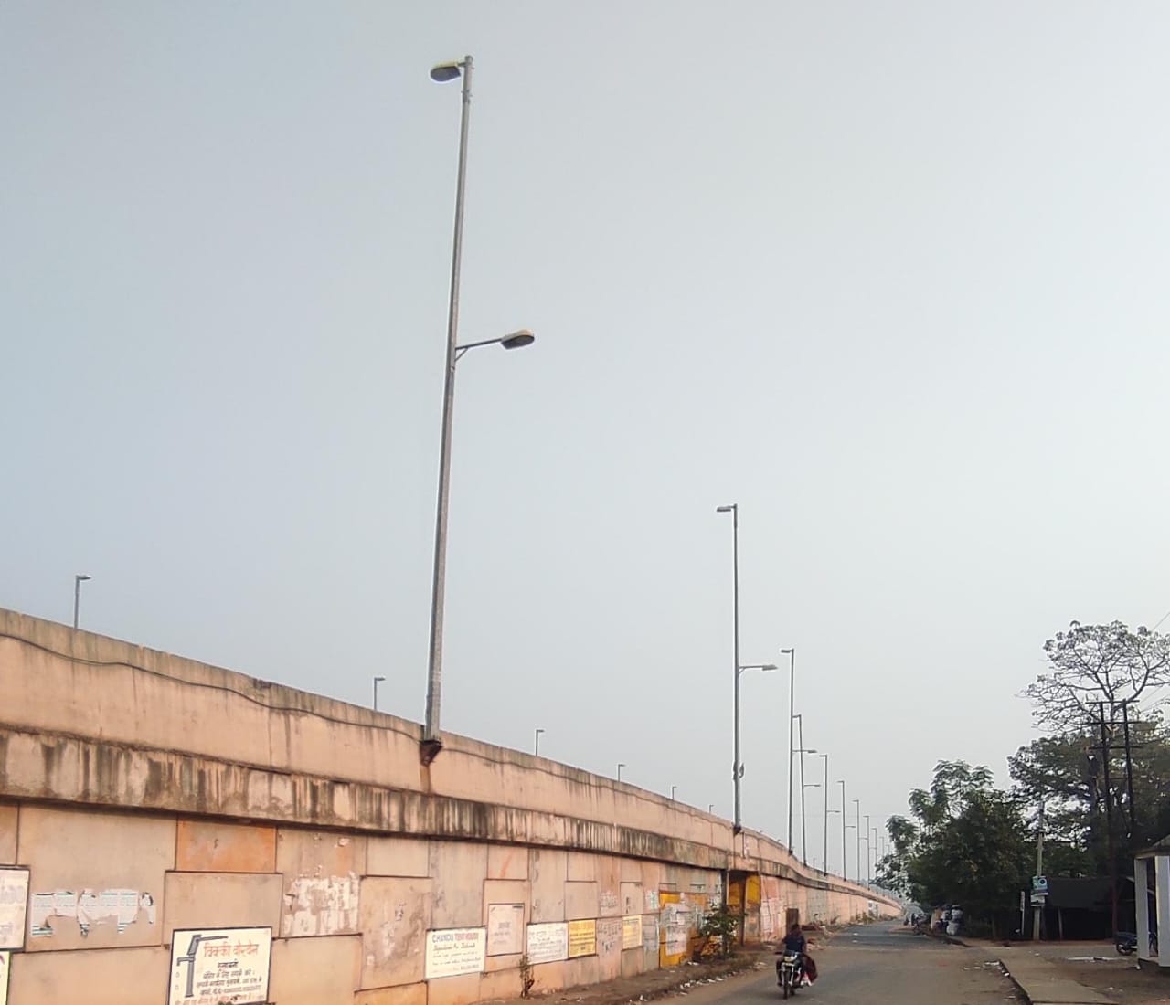 Chakulia : केरूकोचा में एक साल से खराब हैं एनएच 18 के फ्लाई ओवर की सभी स्ट्रीट लाइटें