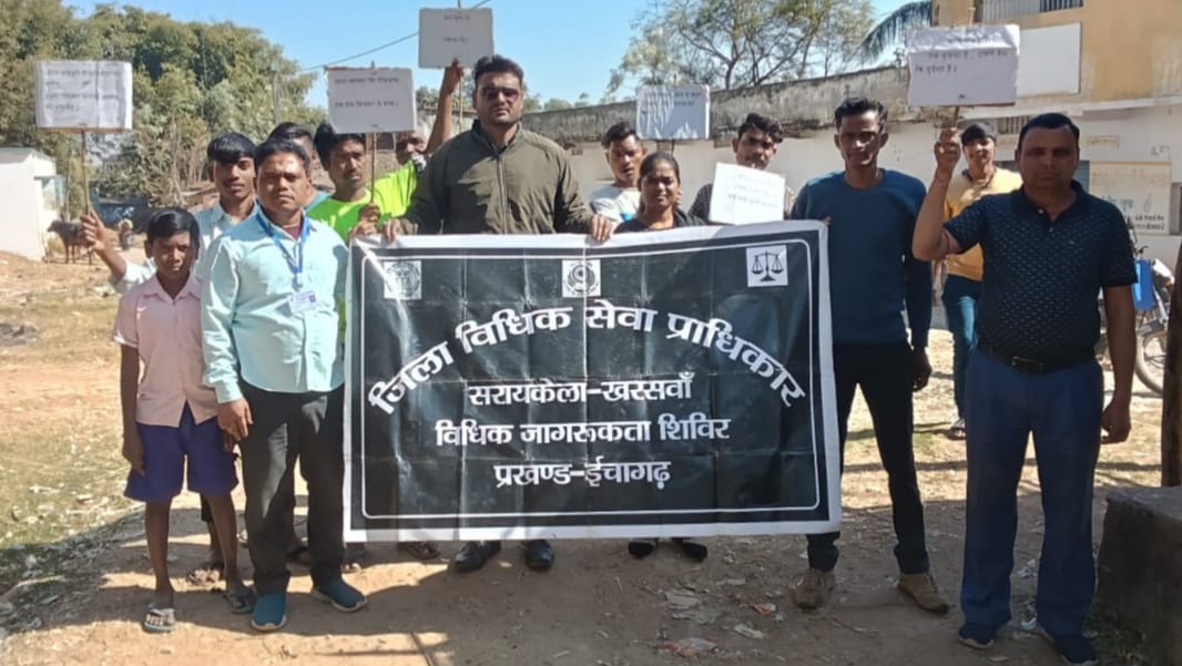 Chandil : ईचागढ़ के तुता पंचायत से दुलमीडीह तक निकाली गई प्रभात फेरी