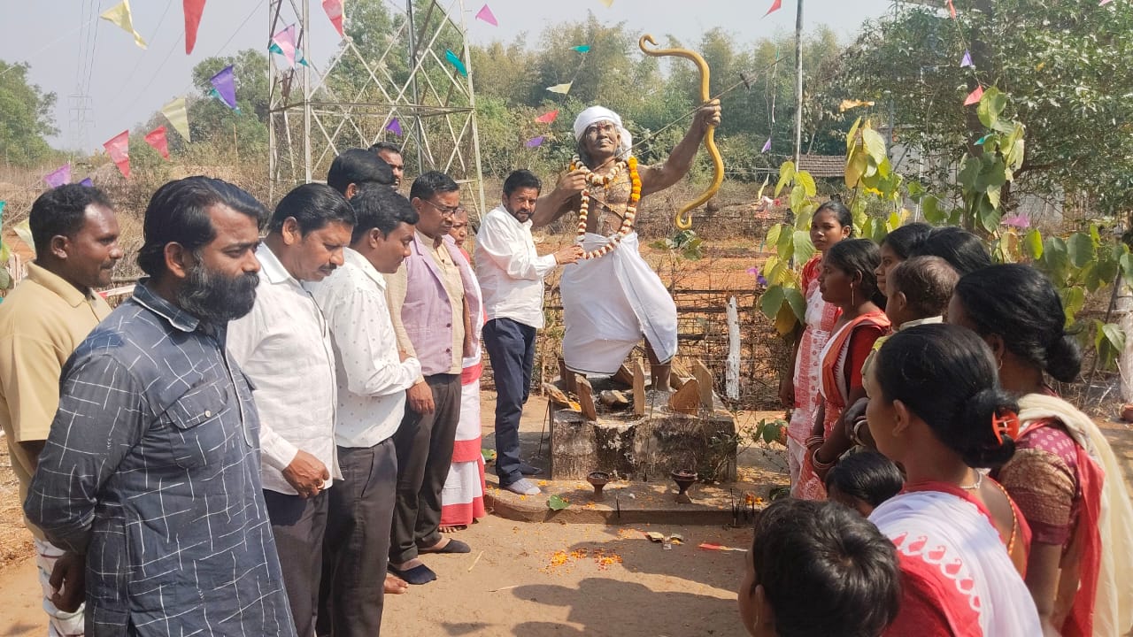 Chakulia : विधायक समीर मोहंती ने हूल क्रांति के महानायक शहीद तिलका मांझी को किया नमन
