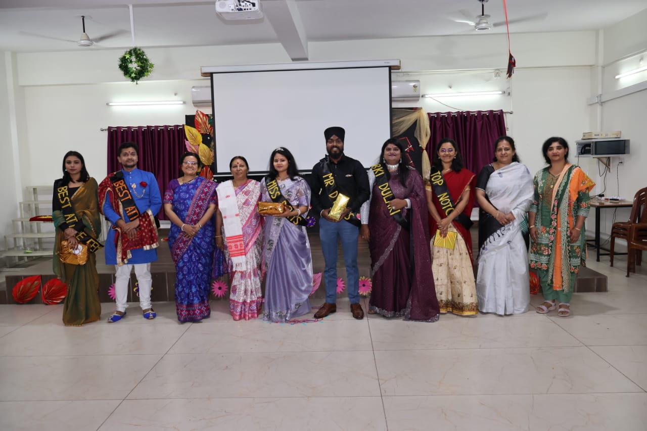 Jamshedpur : डीबीएमएस कॉलेज के 2020-24 बैच के छात्रों को दी गई विदाई