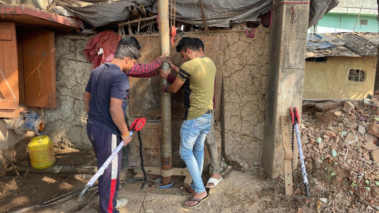 Chakulia : पंप हाउस नंबर चार का मोटर खराब होने से पेयजल के लिए हाहाकार