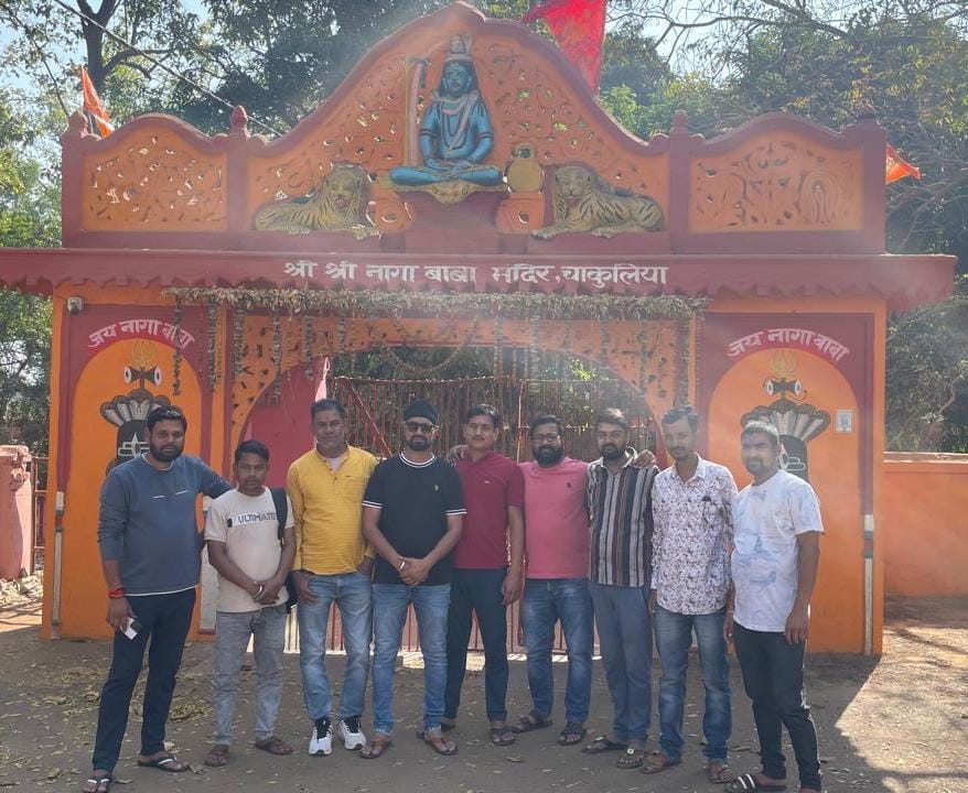 Chakulia : महाकुंभ के लिए श्रद्धालुओं का जत्था रवाना