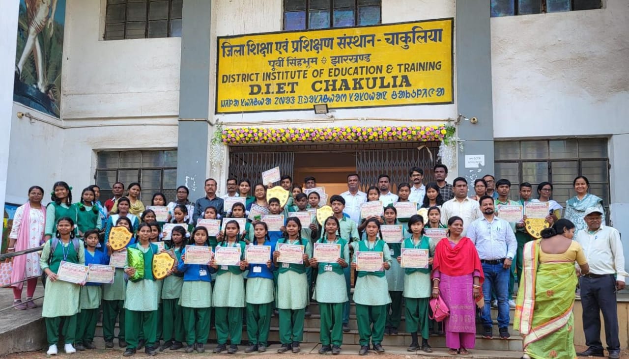 Chakulia : चाकुलिया के डायट में जिला स्तरीय सामाजिक विज्ञान प्रदर्शनी आयोजित