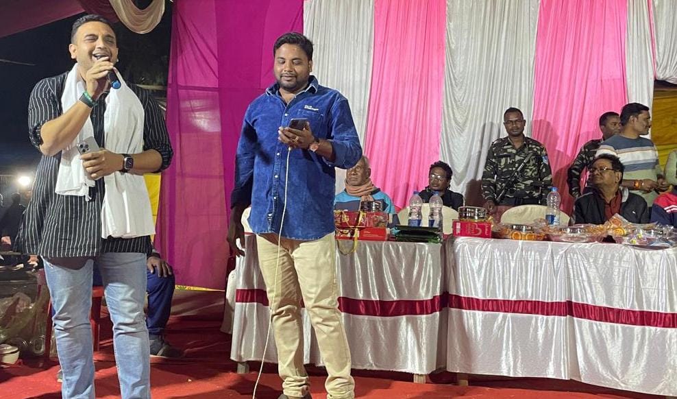 Chakulia : वैलेंटाइन डे की पूर्व संध्या पर ‘हमें तुमसे प्यार कितना’ गाकर कुणाल षाड़ंगी बने विजेता