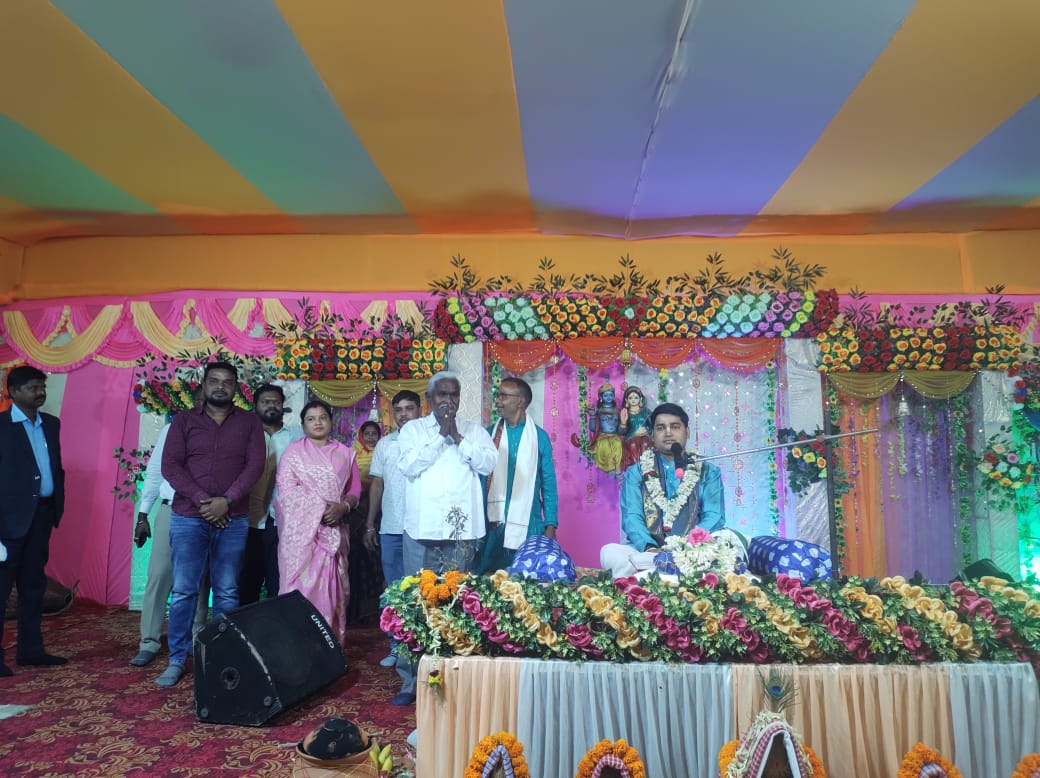 Potka : विलुप्त संस्कार को बचाए रखने के लिए भागवत कथा का आयोजन आवश्यक है : चंपई सोरेन