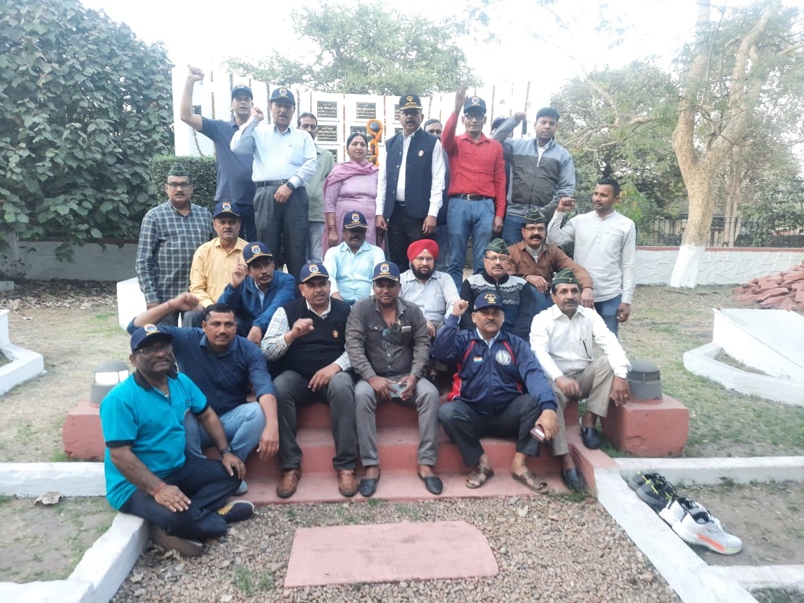 Jamshedpur : अखिल भारतीय पूर्व सैनिक सेवा परिषद ने पुलवामा के वीर शहीदों को किया नमन