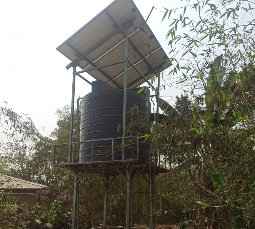 Baharagora : धाधिका गांव में एक साल से सोलर पंप खराब, पेयजल संकट