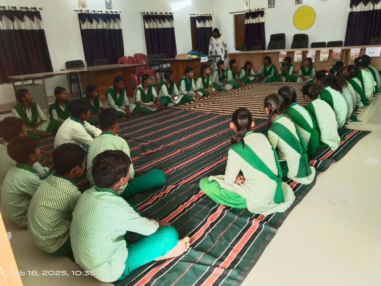 Potka : बालसभा में शौचालय में पानी तथा कूड़ेदान की समस्या उठी
