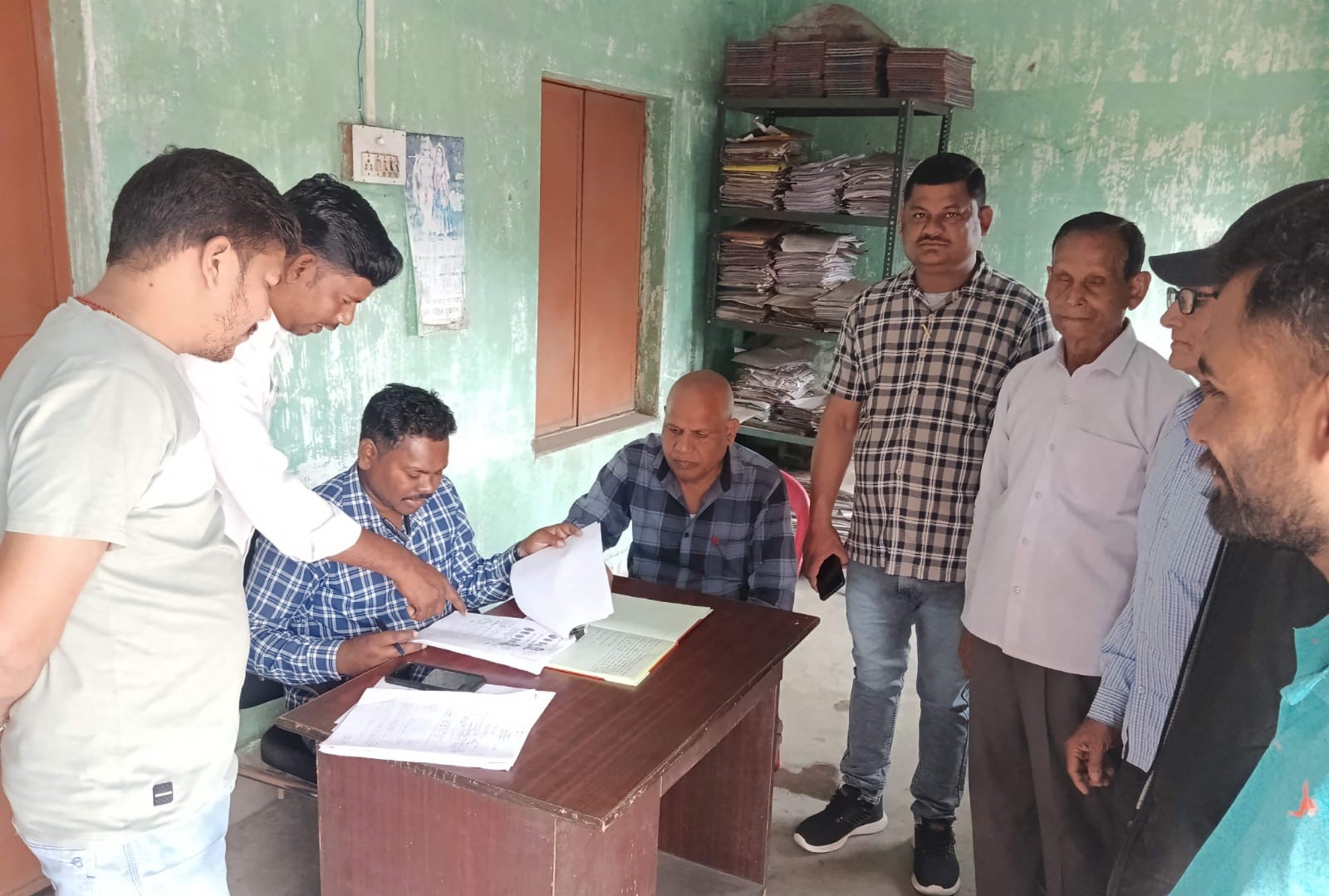 Gamhariya : जमीन संबंधित मामलों को लेकर तहसील कचहरी में लगा राजस्व शिविर