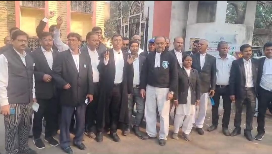 Bokaro : अधिवक्ता संशोधन विधेयक का वकीलों ने किया विरोध
