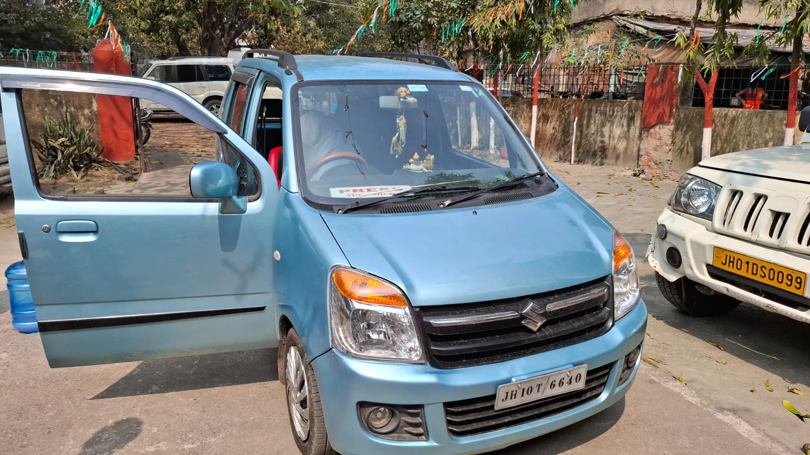 Dhanbad : प्रेस की आड़ में कर रहा था नकली शराब का कारोबार, उत्पाद विभाग ने पकड़ा