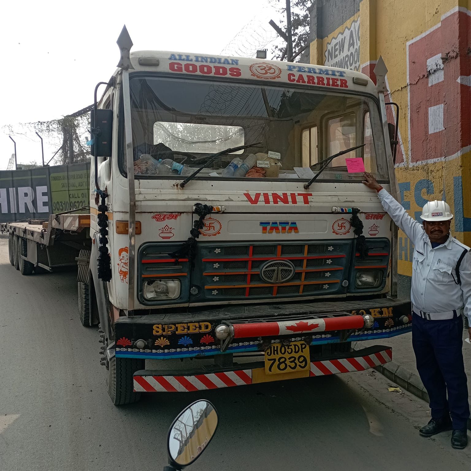 Jamshedpur: गोलमुरी यातायात थाना ने अवैध पार्किंग करने वालों पर की कार्रवाई, 5,000 रुपये का जुर्माना