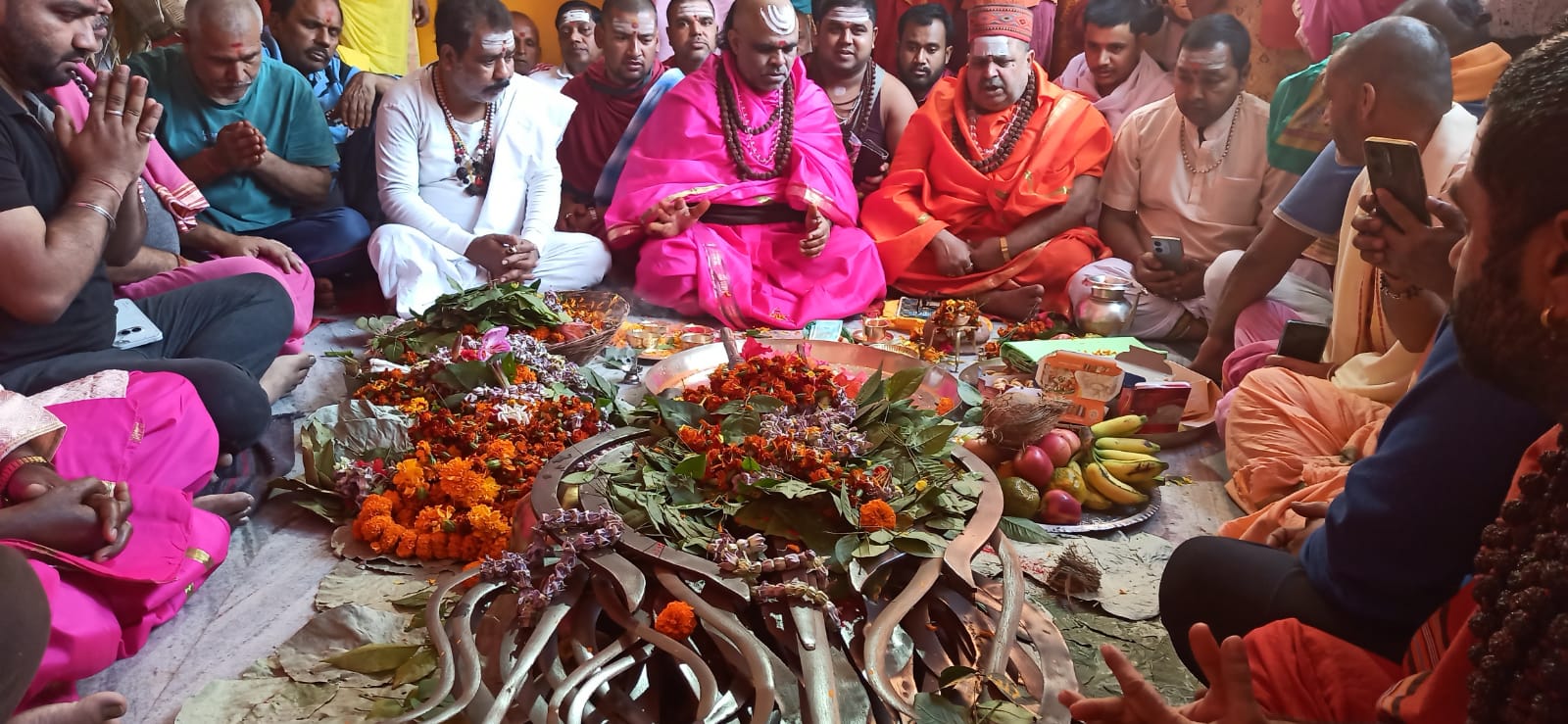 Deoghar : पंचशूलों की हुई विशेष पूजा, मंदिरों के शिखरों पर किए गए पुनर्स्थापित