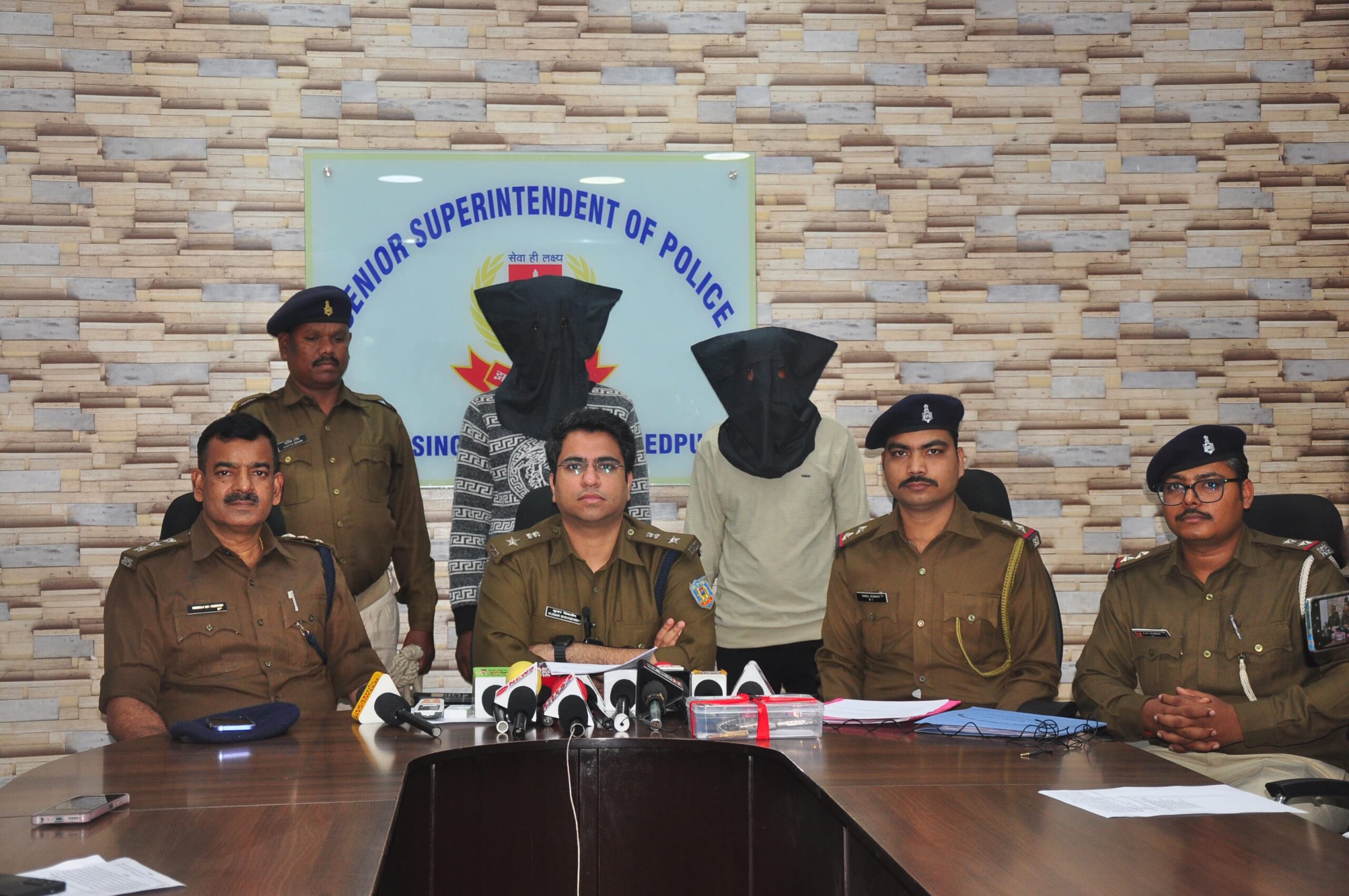 jamshedpur : जुगसलाई व कदमा से दो हथियार के साथ तीन गिरफ्तार, पुलिस ने भेजा जेल