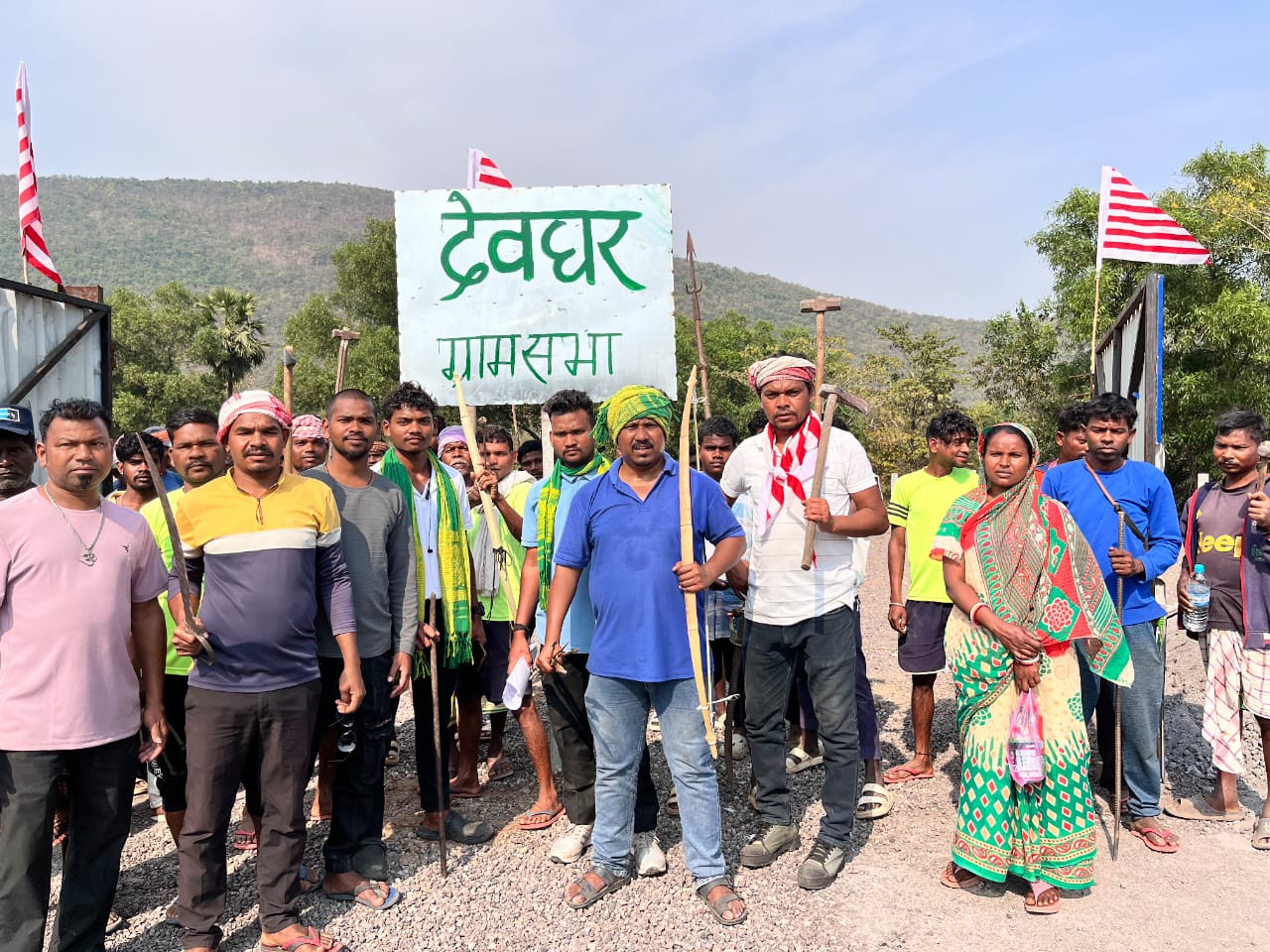 Deoghar: आदिवासी संगठनों के प्रयास से भूमि माफियाओं से मुक्त हुई सरकारी जमीन