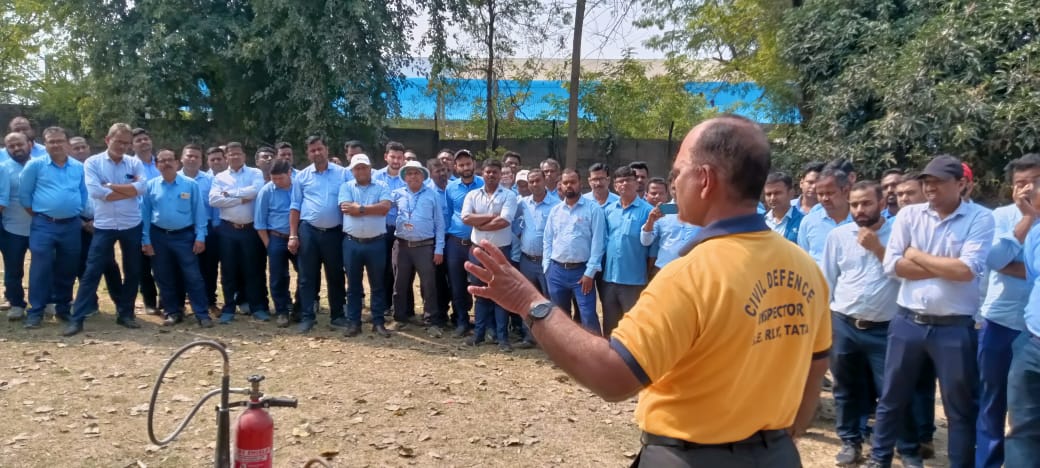 Jamshedpur: लोको पायलटों को दी गई आपदा प्रबंधन और फायर फाइटिंग की ट्रेनिंग, सिविल डिफेंस द्वारा विशेष प्रशिक्षण शिविर