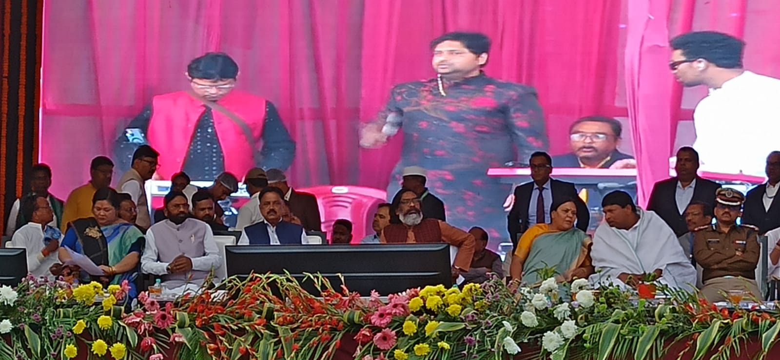 MAHA SHIVRATRI DEOGHAR: मुख्यमंत्री हेमंत सोरेन ने किया देवघर शिव बारात का उद्घाटन,  देखें विडिओ