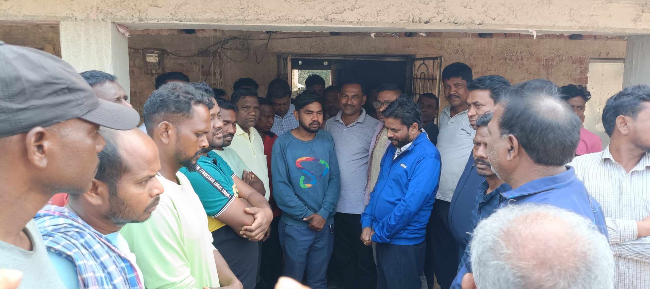 Chakulia : श्यामसुंदरपुर के घाट परगना शंकर मुर्मू का निधन, विधायक ने शोक जताया