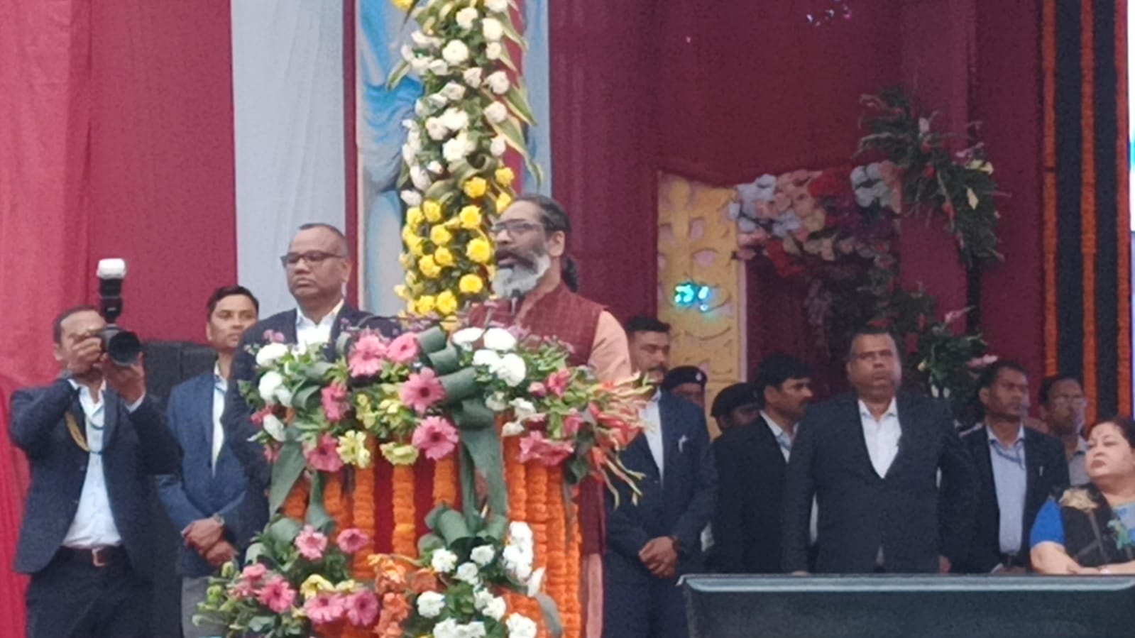 Deoghar: देवघर शिव बारात के सरकारीकरण पर क्या बोले मुख्यमंत्री हेमंत सोरेन, देखिए सबसे पहला वीडियो