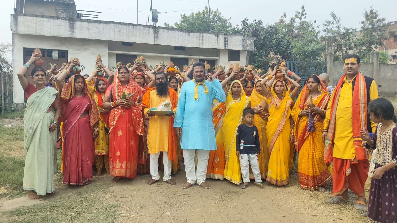 Gamharia: धीराजगंज में श्रीमद् भागवत कथा यज्ञ और योग शिविर का उद्घाटन, 108 महिला श्रद्धालुओं ने उठाया कलश