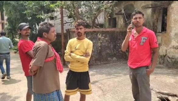 Jamshedpur: दोमुहानी निर्मलनगर में फांसी के फंदे से लटकता मिला युवक का शव, आत्महत्या की आशंका