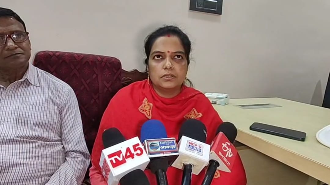 Dhanbad: पूर्व जिला परिषद अध्यक्ष की फैक्ट्री में चोरी का मामला, उठ रहा जातिवाद का विवाद – विश्व हिंदू परिषद ने की प्रेसवार्ता