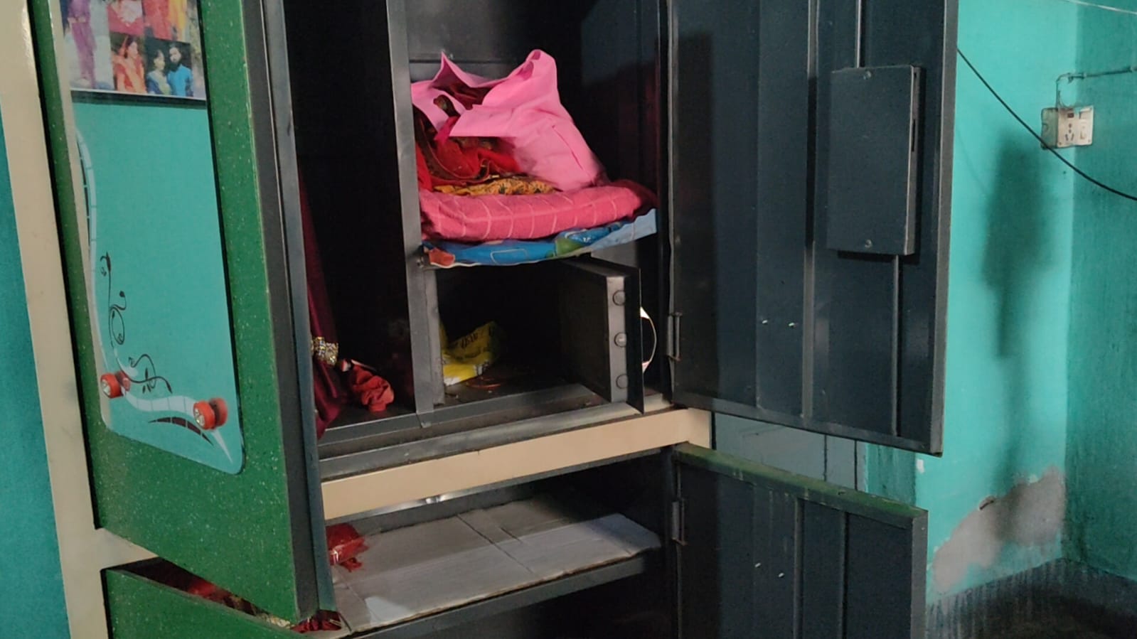 Jamshedpur : सीआरपीएफ जवान के बंगले से 25 हजार नकद समेत तीन लाख के सामान की हुई चोरी