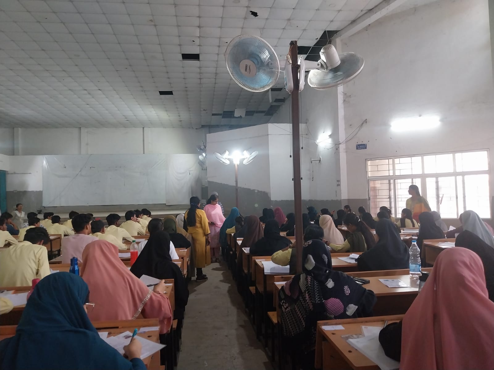 Jamshedpur: शताब्दी मजूमदार ने परीक्षा केन्द्रों का किया औचक निरीक्षण, कदाचार मुक्त परीक्षा की अपील