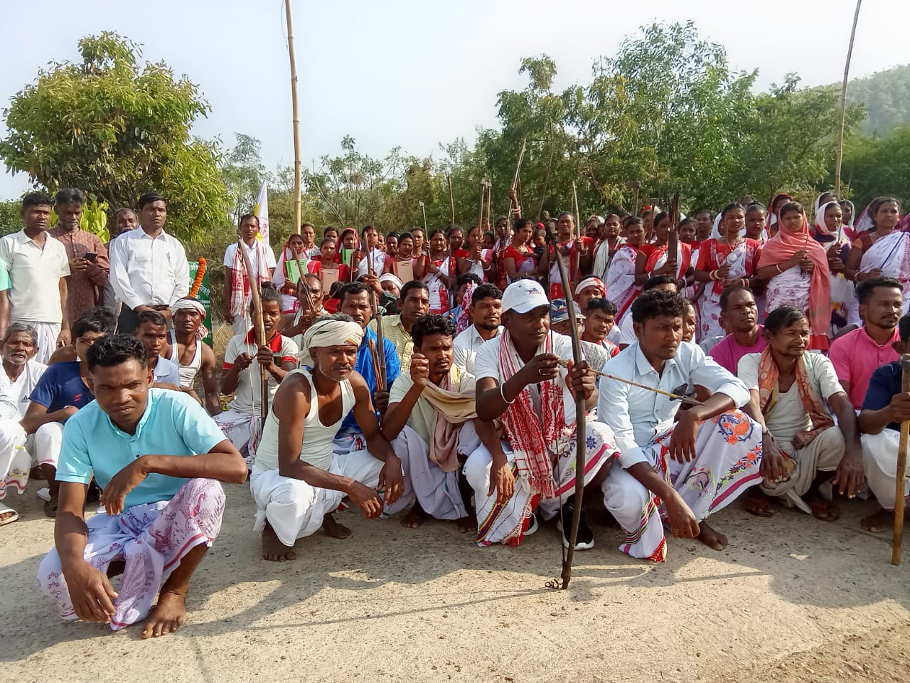 Potka : सामुदायिक वन पट्टा को लेकर ग्रामीणों ने किया जोरदार प्रदर्शन