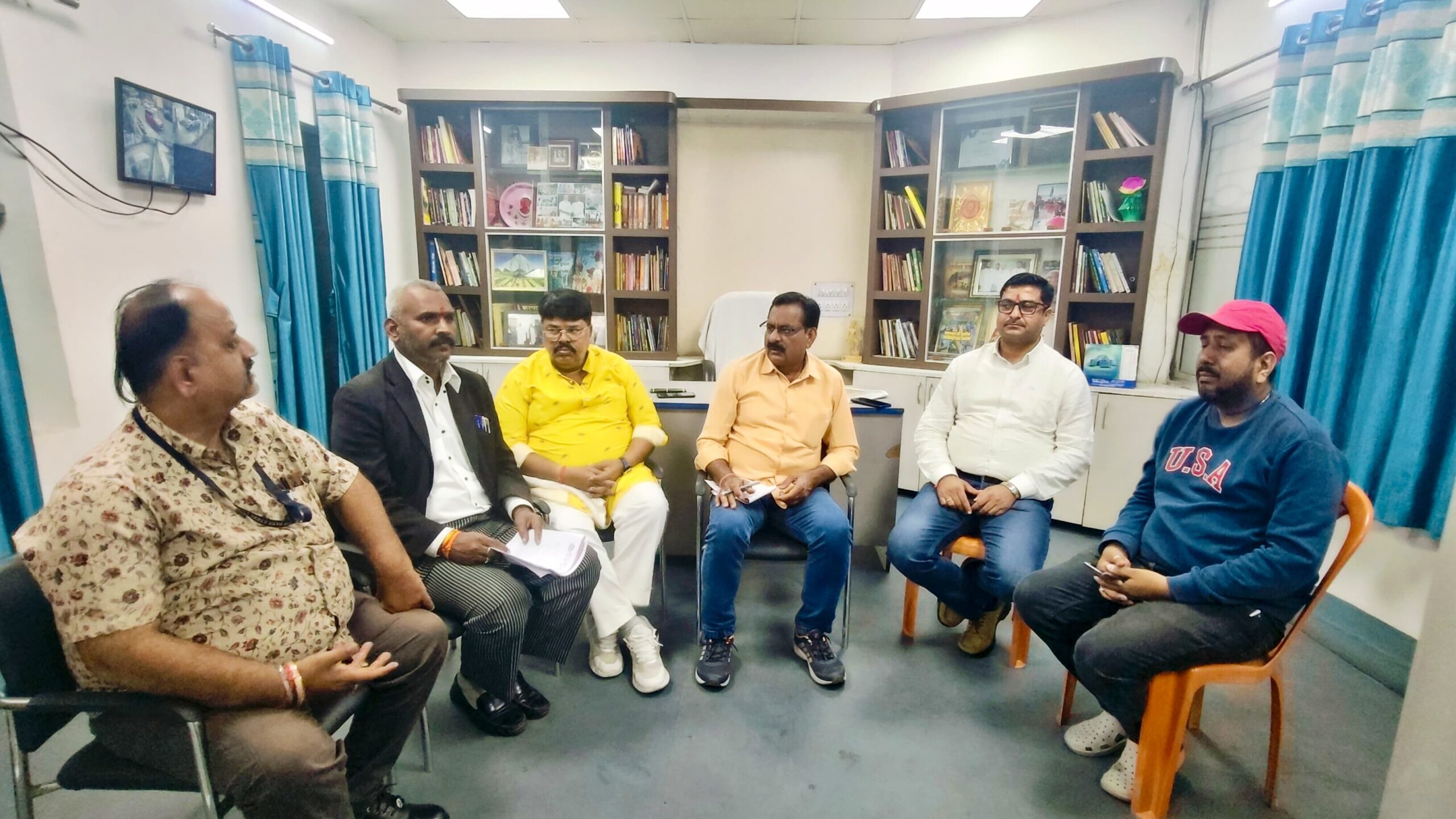 Jamshedpur: अक्षेस क्षेत्र में नागरिक समस्याओं को लेकर सरयू राय द्वारा नियुक्त जनसुविधा प्रतिनिधियों की बैठक