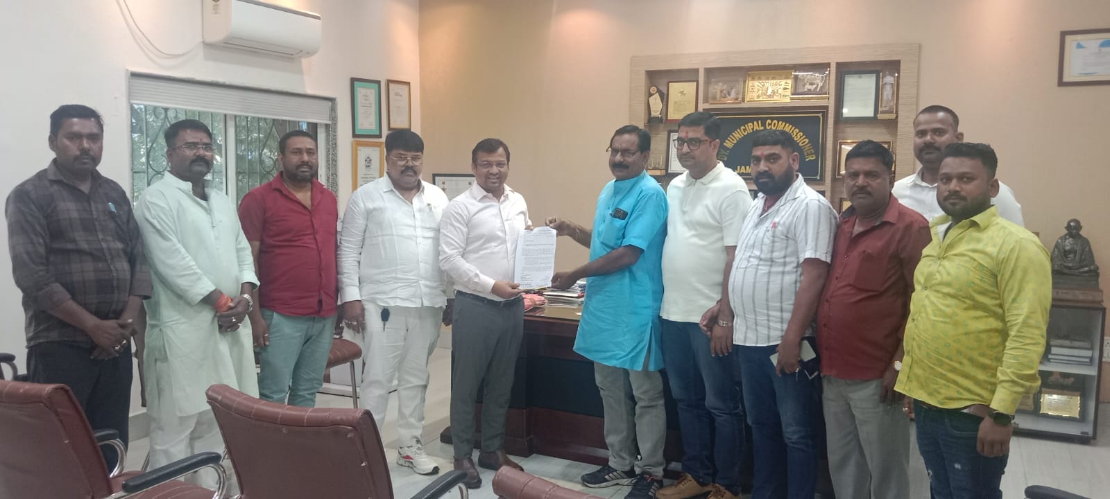 Jamshedpur : जनसुविधा प्रतिनिधियों ने उपनगर आयुक्त को आम नागरिकों की समस्या से कराया अवगत