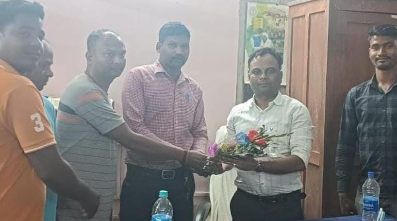 Chaibasa: नए इंस्पेक्टर का गृह रक्षा वाहिनी संघ द्वारा स्वागत, समस्याओं के समाधान का मिला आश्वासन