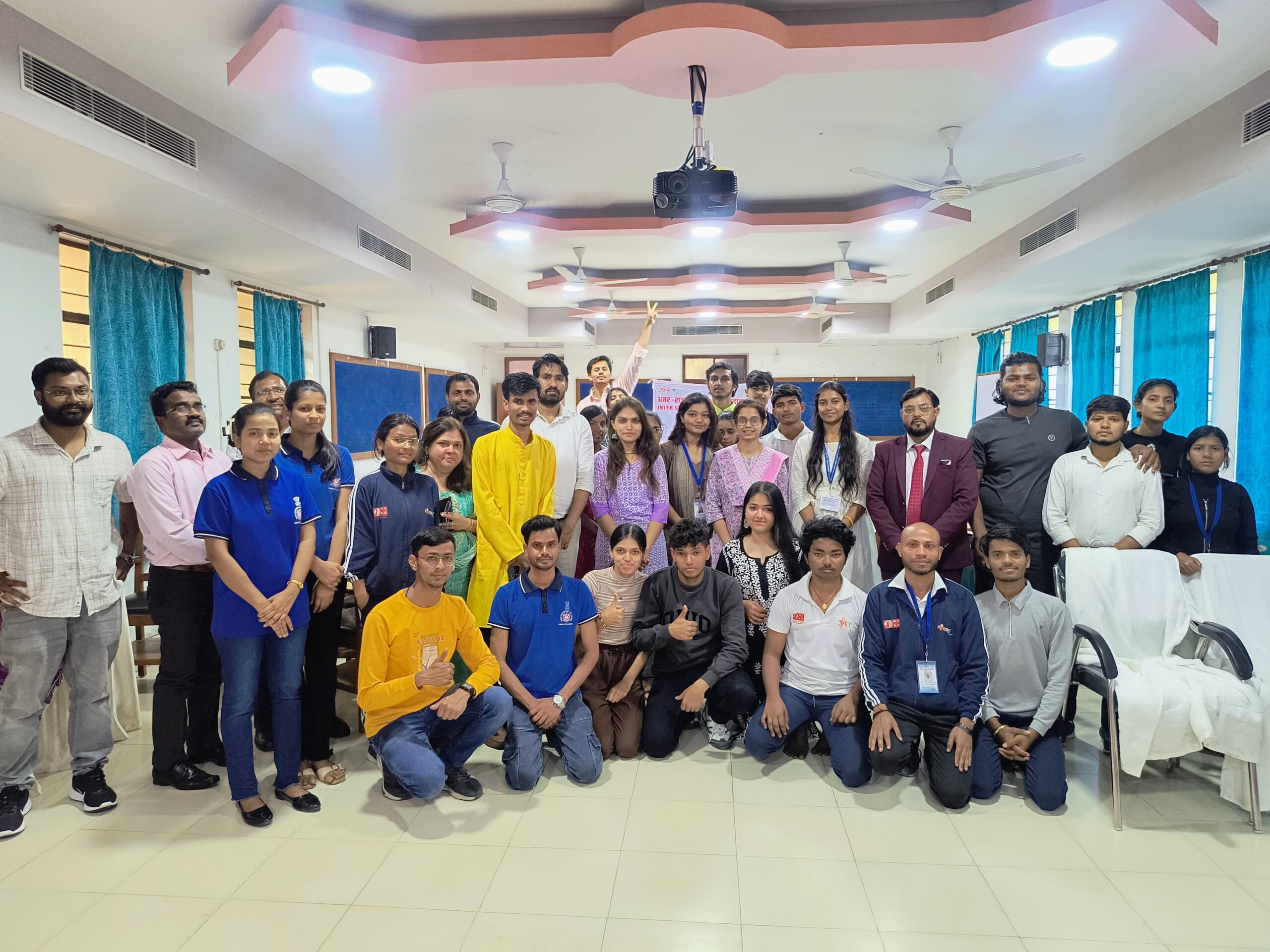 Jamshedpur: नेहरू युवा केंद्र का अंतरराज्यीय युवा आदान-प्रदान कार्यक्रम, संस्कृति और शिक्षा का संगम