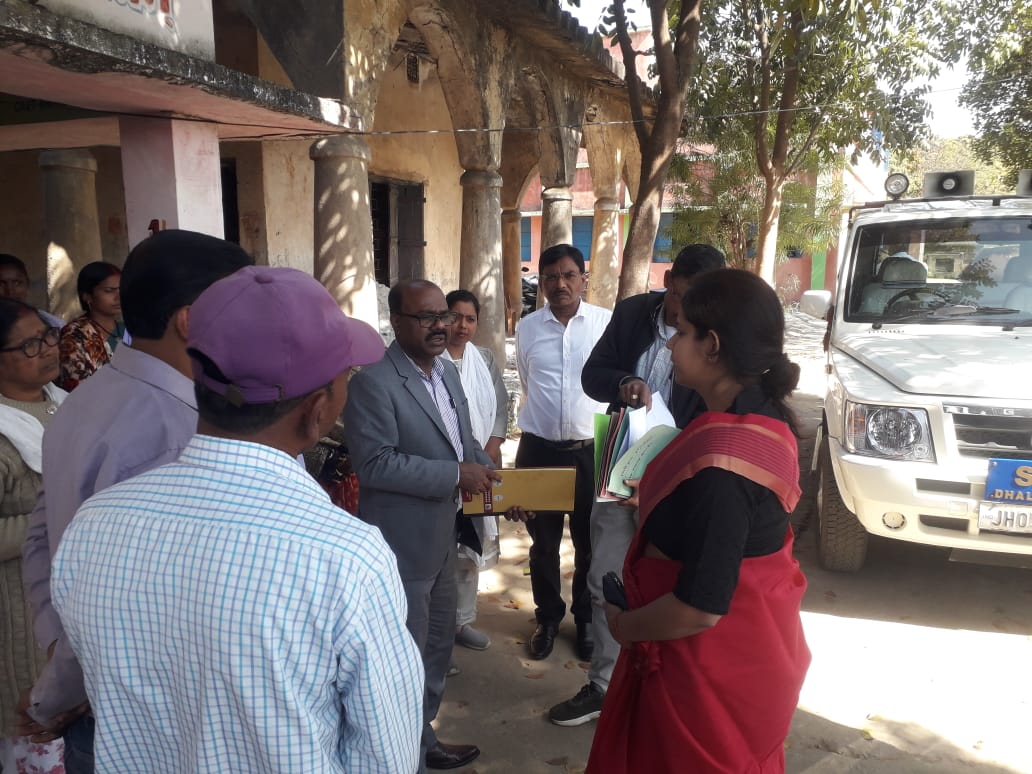 Patmda: एसडीएम ने किया बेलडीह पंचायत का दौरा