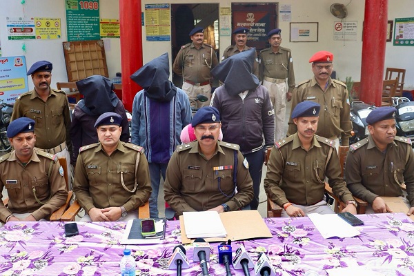 Koderma: तीन चोर गिरप्तार, चोरी की 22 मोटरसाइकिल बरामद