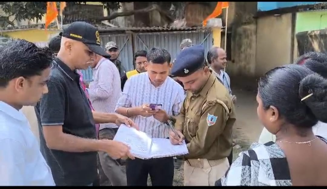 Bokaro: बिजली के बकाया बिल वसूली को लेकर स्टील प्लांट के अधिकारियों ने आवासों में की छापेमारी