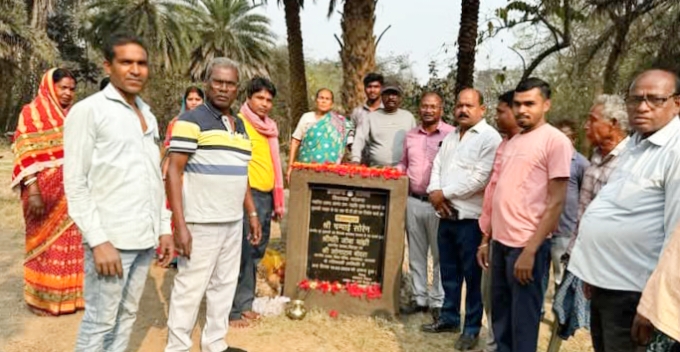 Gamharia: बुरूडीह में 20 लाख रुपये की लागत से बनने वाले योजनाओं का हुआ शिलान्यास