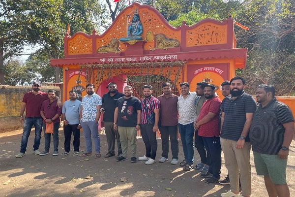 Chakulia : महाकुंभ के लिए 23 श्रद्धालुओं का जत्था प्रयागराज रवाना