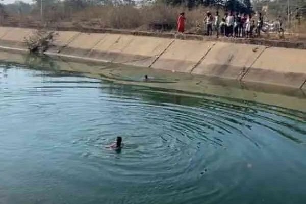 Chandil : नहर में गिरने से चालक की मौत, पुलिस छानबीन जुटी