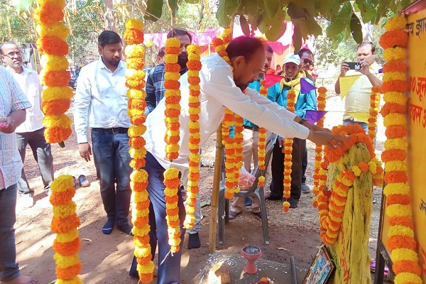 Chakulia : शहीद चानकु महतो की जीवनी से प्रेरणा लें युवा : सांसद